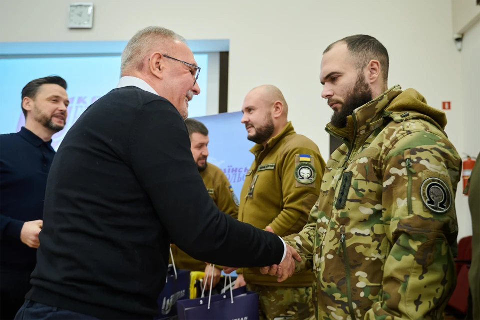 Авіакомпанія “Українські вертольоти” передала чергову партію техніки одразу п’яти підрозділам