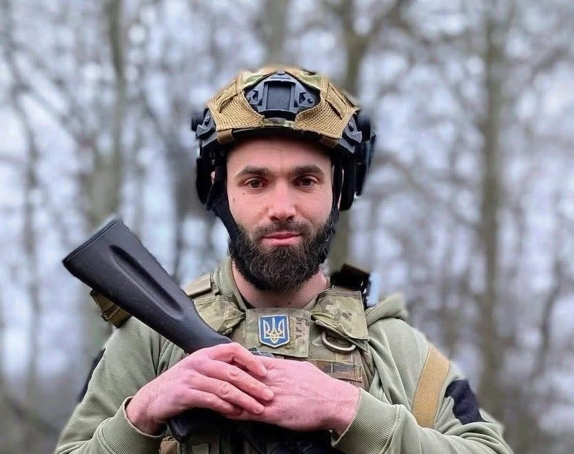 Медик Макс із Закарпаття четвертий рік рятує життя бійців на фронті