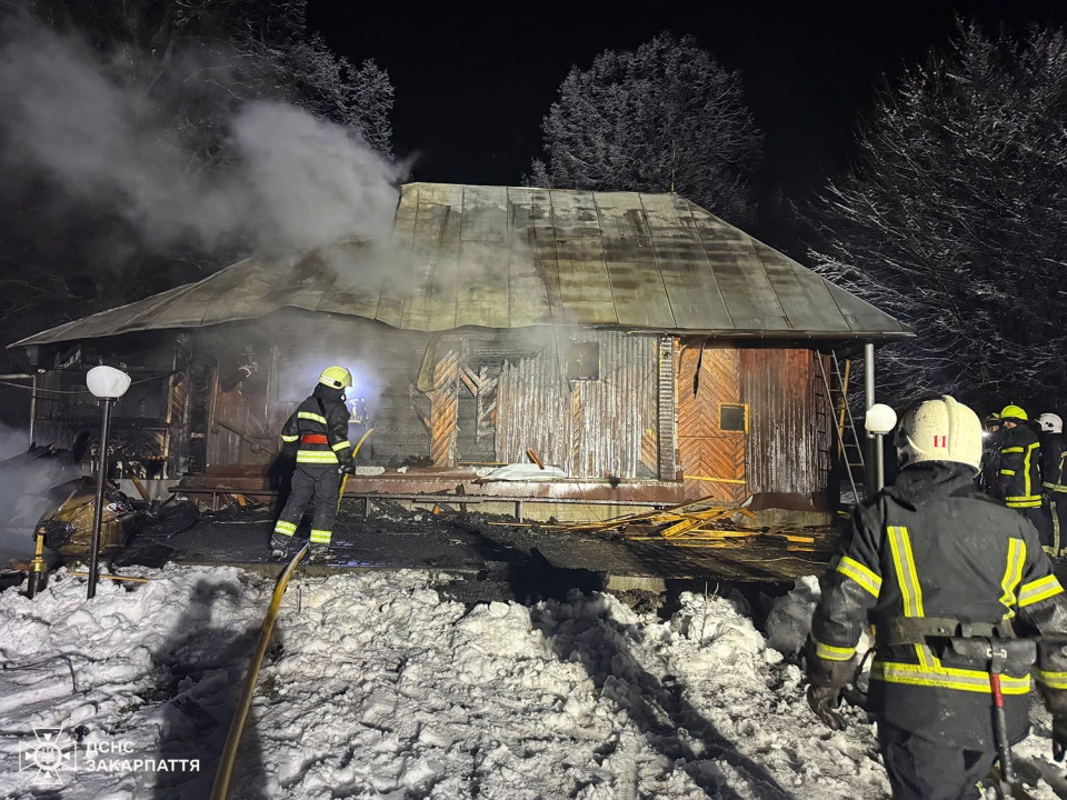 На Закарпатті на Водохреща згоріла дерев'яна церква XVII століття