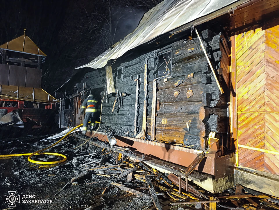 На Закарпатті на Водохреща згоріла дерев'яна церква XVII століття