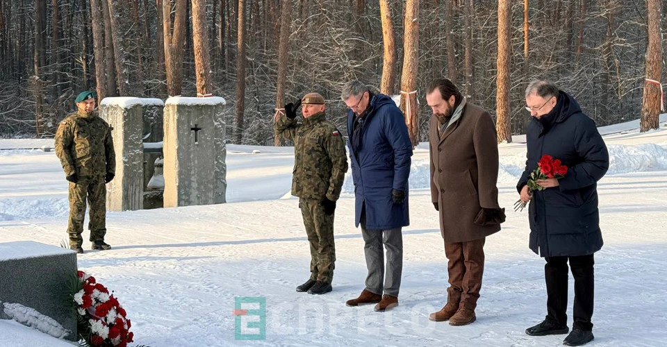 члени польсько-української парламентської групи на меморіалі у Биківні