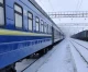 Укрзалізниця зупинила потяг у селі на Хмельниччині, щоб допомогти дістатися в лікарню мамі з хворою донькою