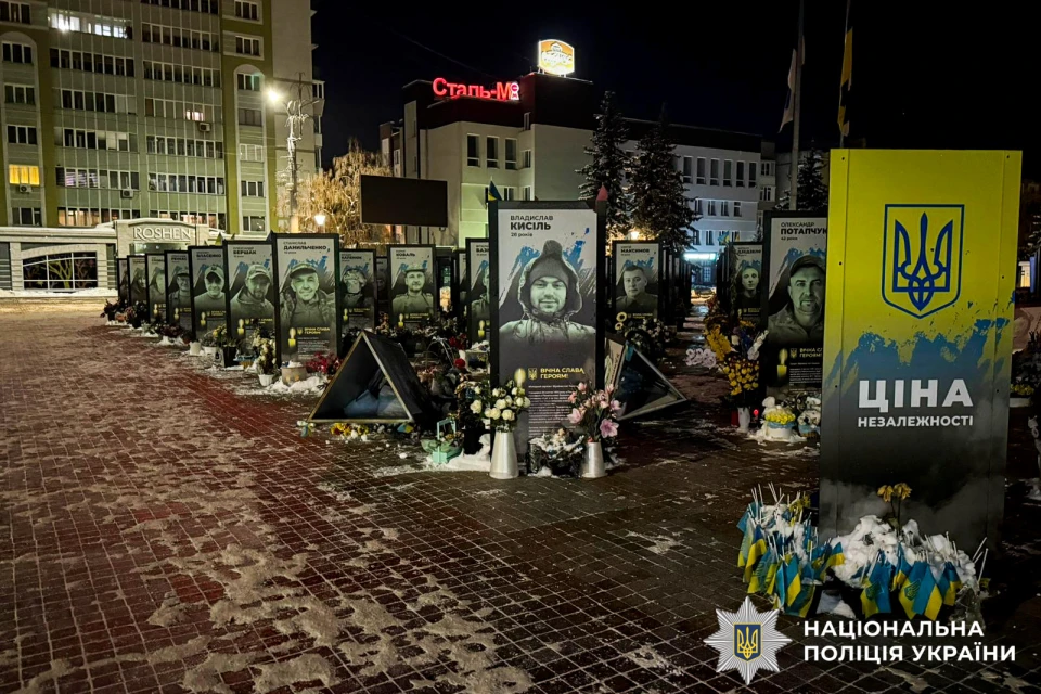 У Рівному п'яна жінка перекинула портрети загиблих захисників