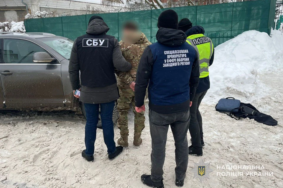На Тернопільщині на хабарі затримали заступника начальника Кременецького ТЦК, який прикривав "мажорів на квадроциклах"