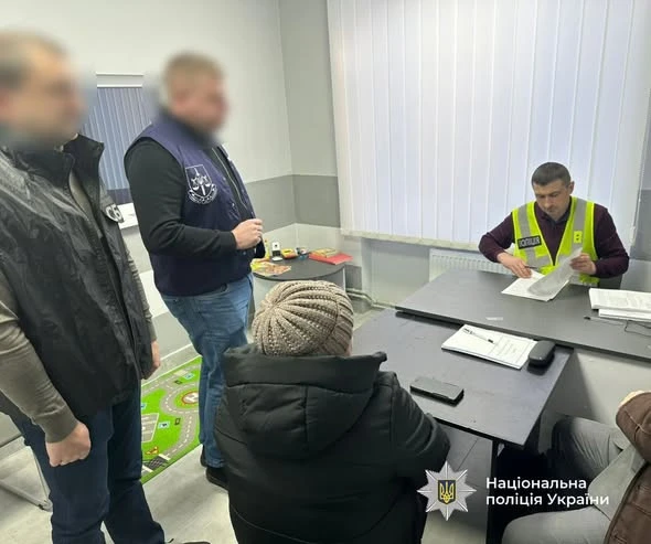 півмільйона гривень «повз касу»