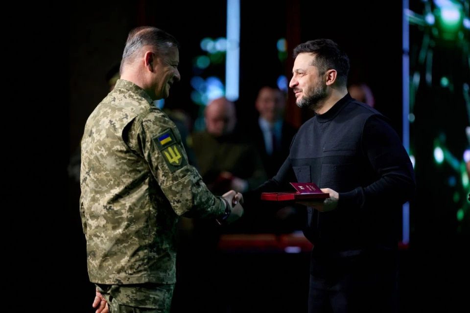 Володимир Зеленський та Олег Ляшко -командир батальйону безпілотних систем 63-ї механізованої бригади (ліворуч)