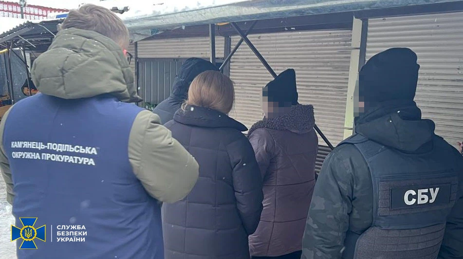 затримання лікаря та його спільниці
