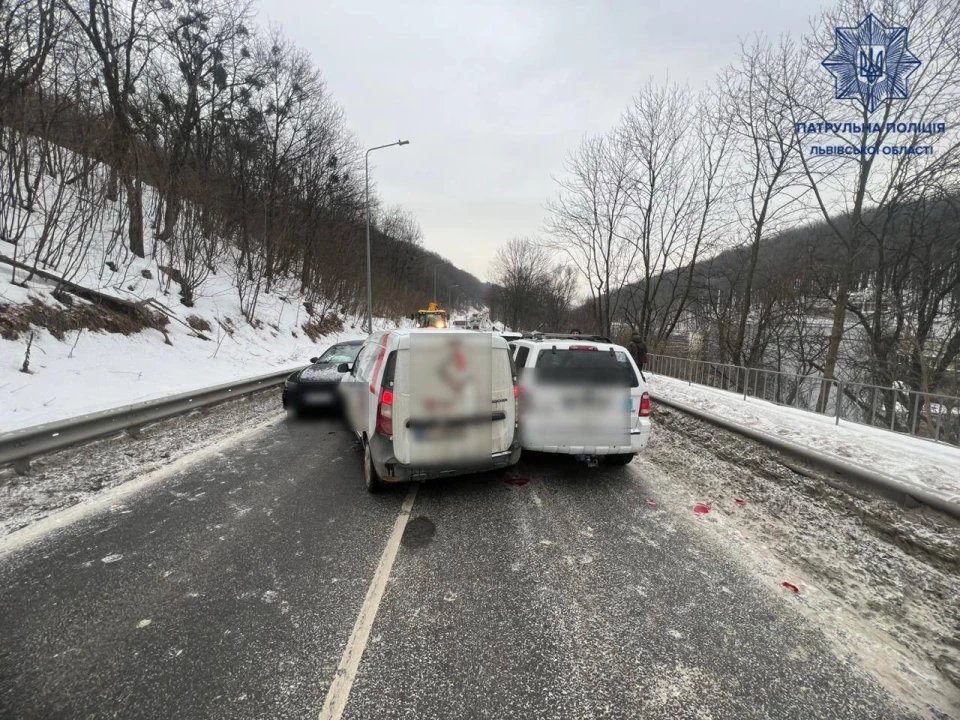 Біля дріжджового заводу у Львові сталася ДТП з травмованими