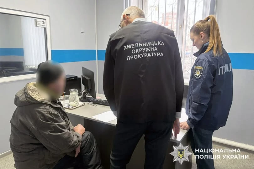 На Хмельниччині помер 9-річний хлопчик після того, як 55-річний сусід споїв його алкоголем