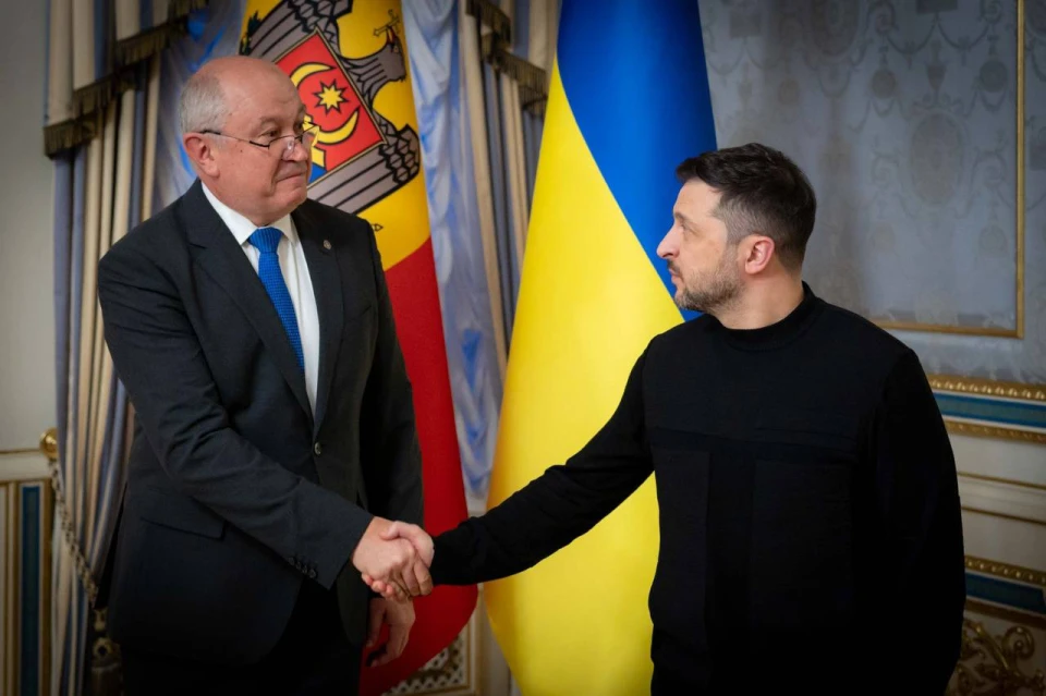 Президент України Володимир Зеленський разом із прем’єр-міністром Молдови Александру Мунтяну