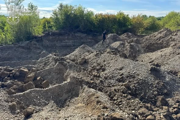 Незаконний видобуток гравію з Тиси у Виноградові: прокуратура скерувала до суду обвинувальний акт
