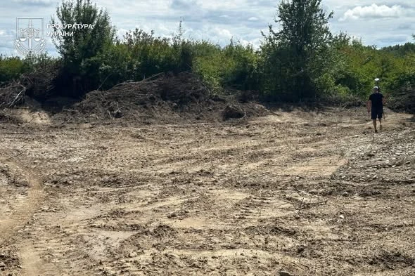 Незаконний видобуток гравію з Тиси у Виноградові: прокуратура скерувала до суду обвинувальний акт