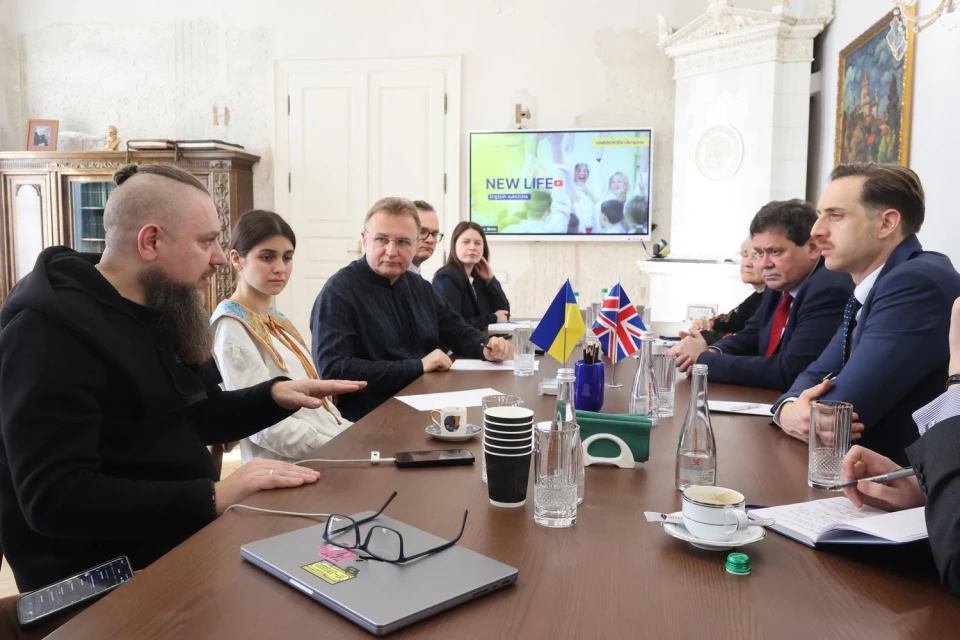 Новий посол Великої Британії Ніл Кромптон прибув з візитом у Львів