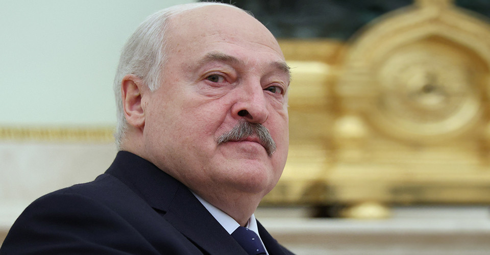 Лукашенко запевнив, що Білорусь не буде втягнута у війну та запропонував Зеленському зустрітися. У президента України відповіли