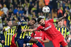 Нельсон Семеду та Морган Гіббс-Вайт (праворуч), "Фенербахче" - "Ноттінгем"