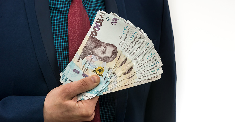 Уряд схвалив законопроєкти про оподаткування міжнародних посилок, цифрових платформ та продовження військового збору