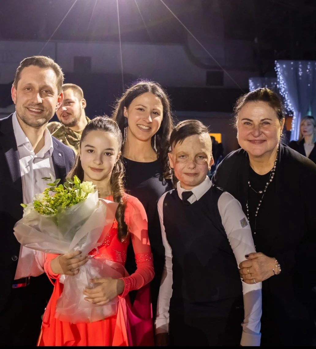 посолка ЄС Катаріна Матернова зворушена виступом Ромчика Олексіва та українських ветеранів, які танцюють на сцені