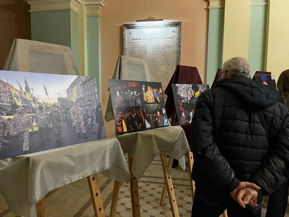 Виставка "Парубій веде нас у бій"