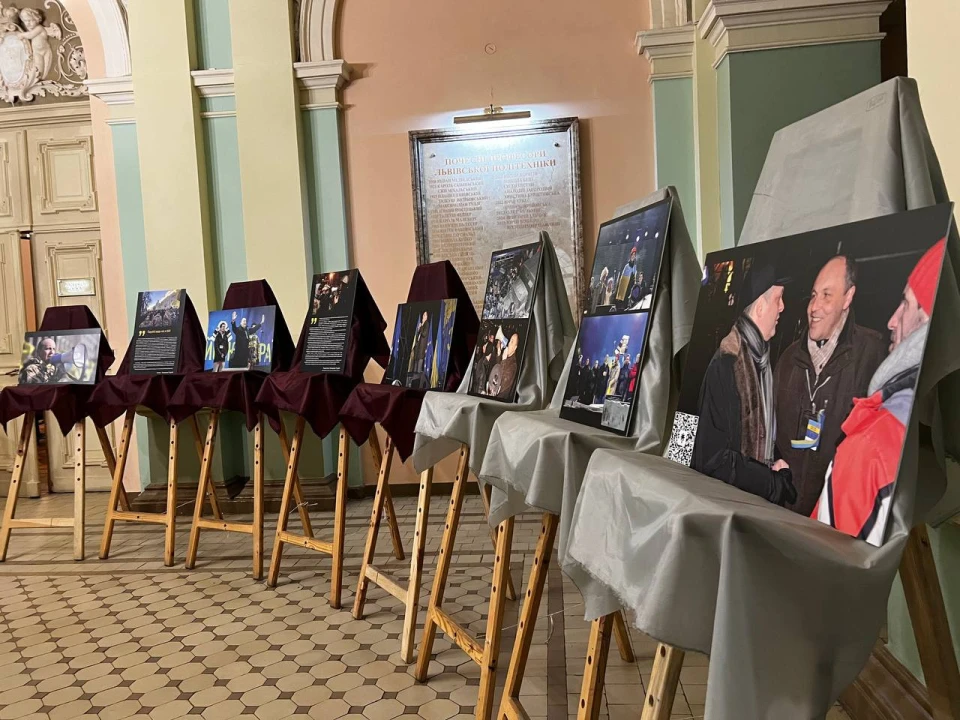 Виставка "Парубій веде нас у бій"