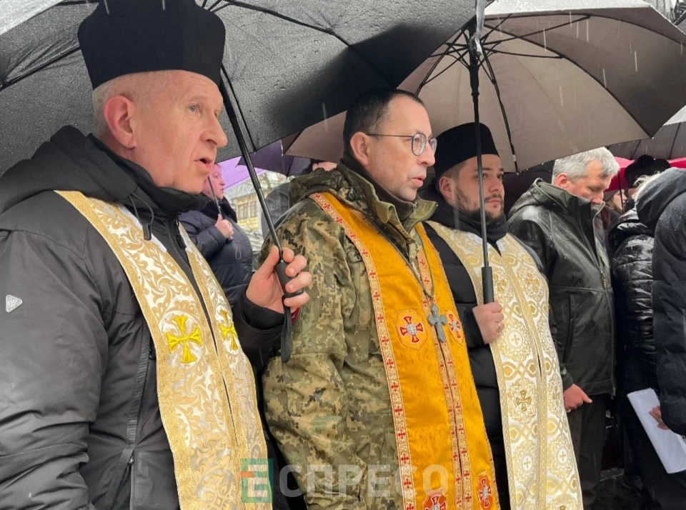 Сотні львів’ян долучилися до молитви за Україну у центрі міста