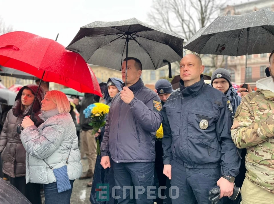 Сотні львів’ян долучилися до молитви за Україну у центрі міста