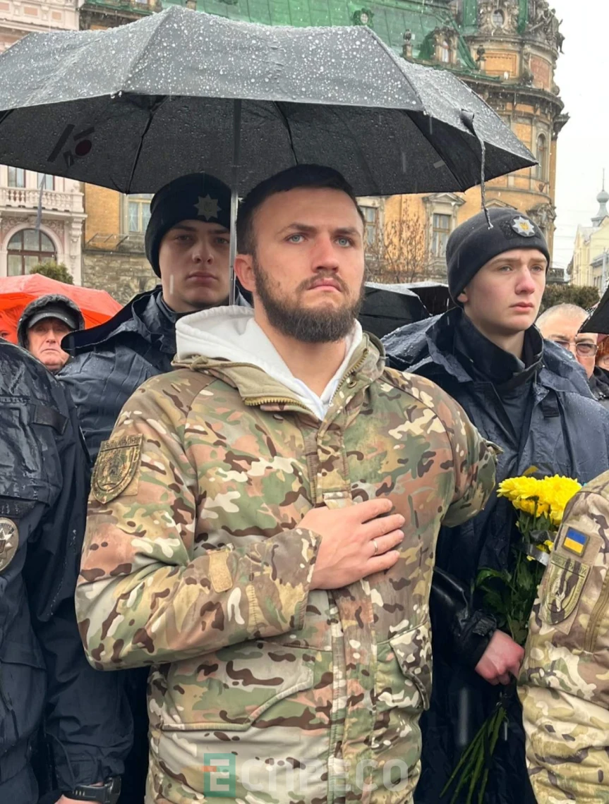 Сотні львів’ян долучилися до молитви за Україну у центрі міста