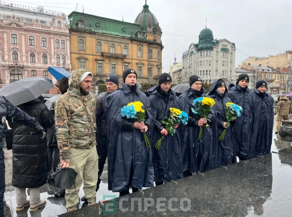 Сотні львів’ян долучилися до молитви за Україну у центрі міста