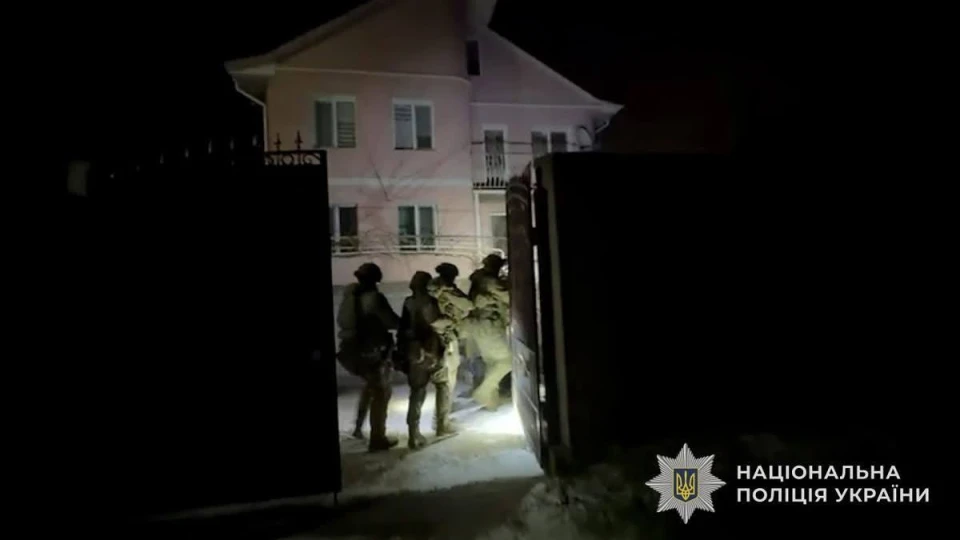 На Львівщині викрили зброяра, який на замовлення "вдосконалював" патрони й пересилав поштою