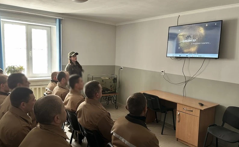 У Хмельницькому СІЗО двоє ув'язнених отримали дипломи про вищу освіту