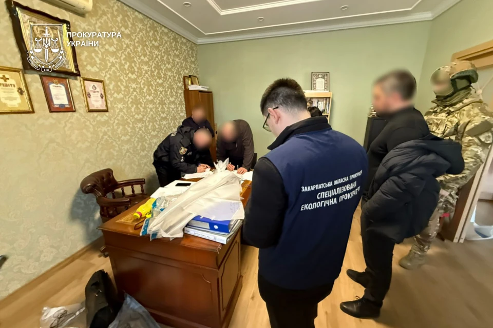 Незаконний видобуток цеоліту на 11 млн грн на єдиному родовищі в Україні: директор заводу на Закарпатті отримав підозру