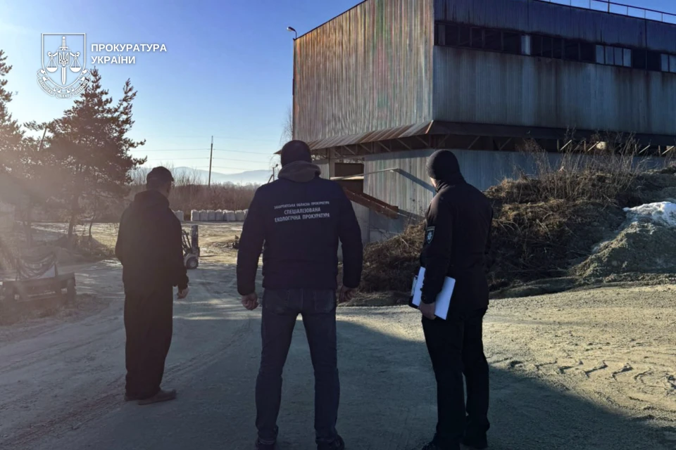 Незаконний видобуток цеоліту на 11 млн грн на єдиному родовищі в Україні: директор заводу на Закарпатті отримав підозру