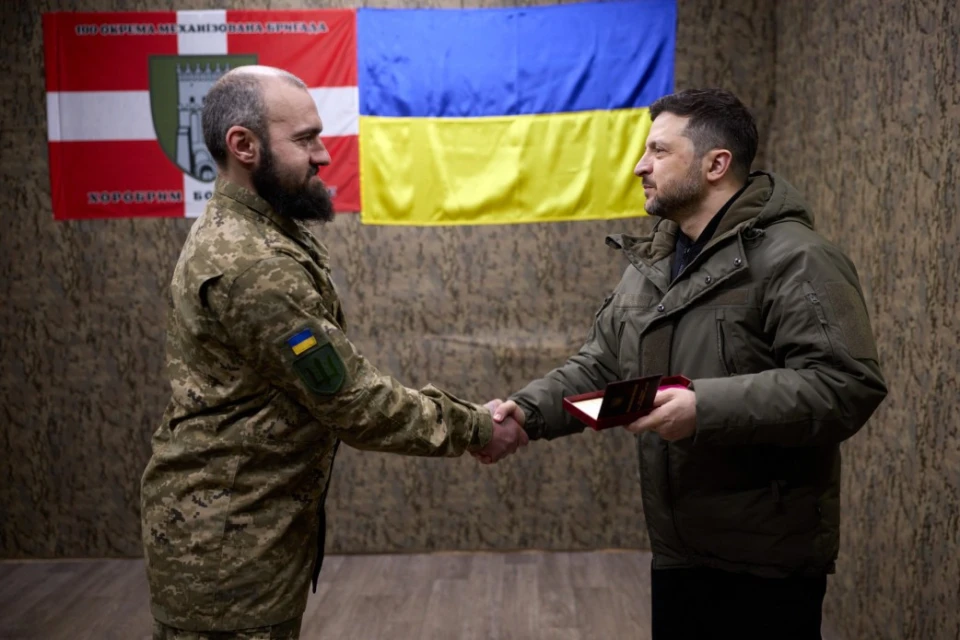 Зеленський зустрівся з воїнами 100-ї бригади з Волині, які боронять Костянтинівку