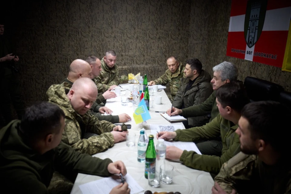Зеленський зустрівся з воїнами 100-ї бригади з Волині, які боронять Костянтинівку