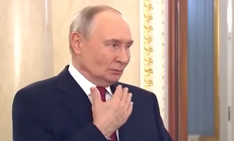 З чорнетки привітання росіянок від Путіна з нагоди 8 березня