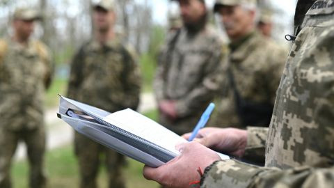У селі на Одещині чоловік в розшуку травмував ножем військових з ТЦК: 