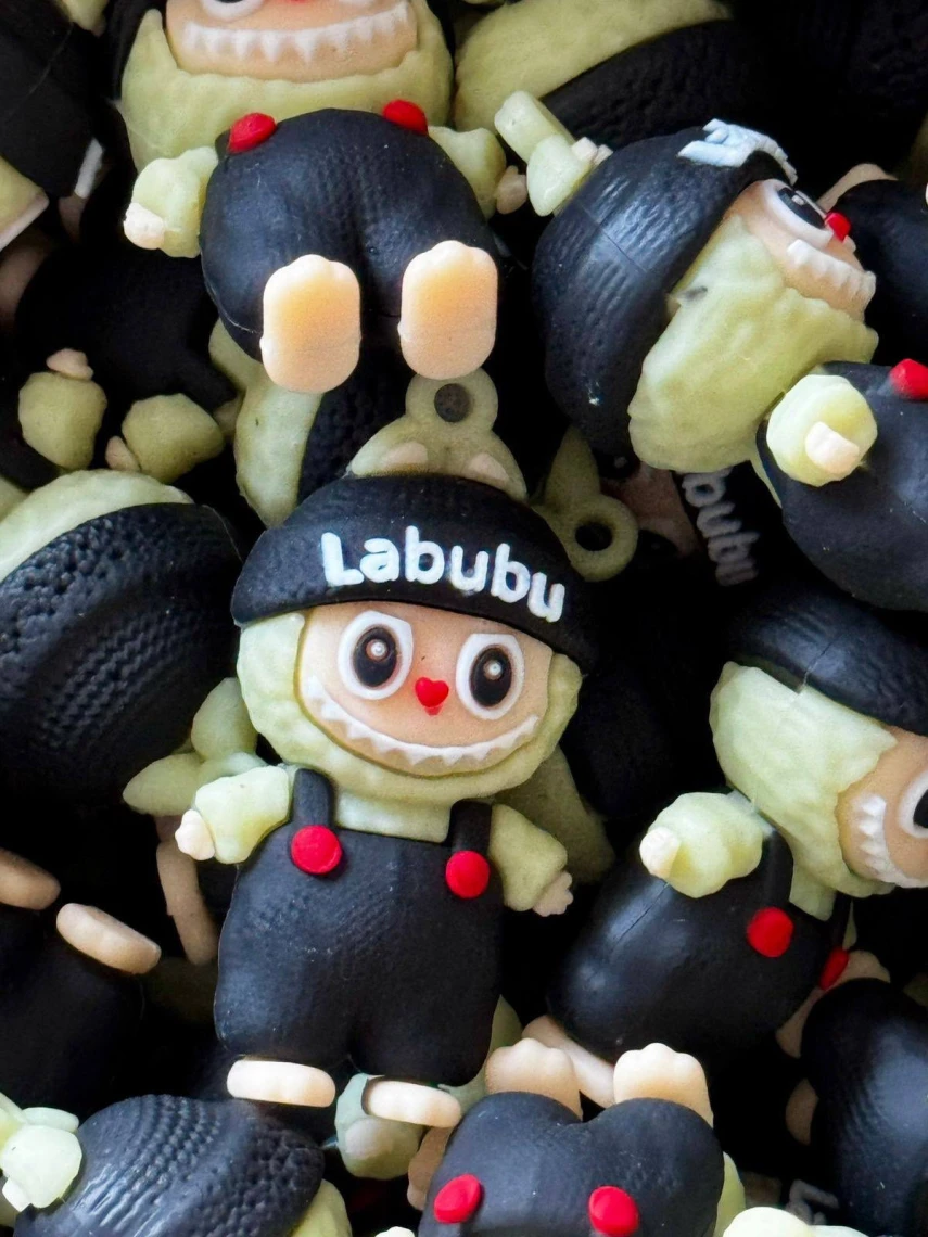 Тернопільські митники запобігли ввезенню контрафактних іграшок Labubu