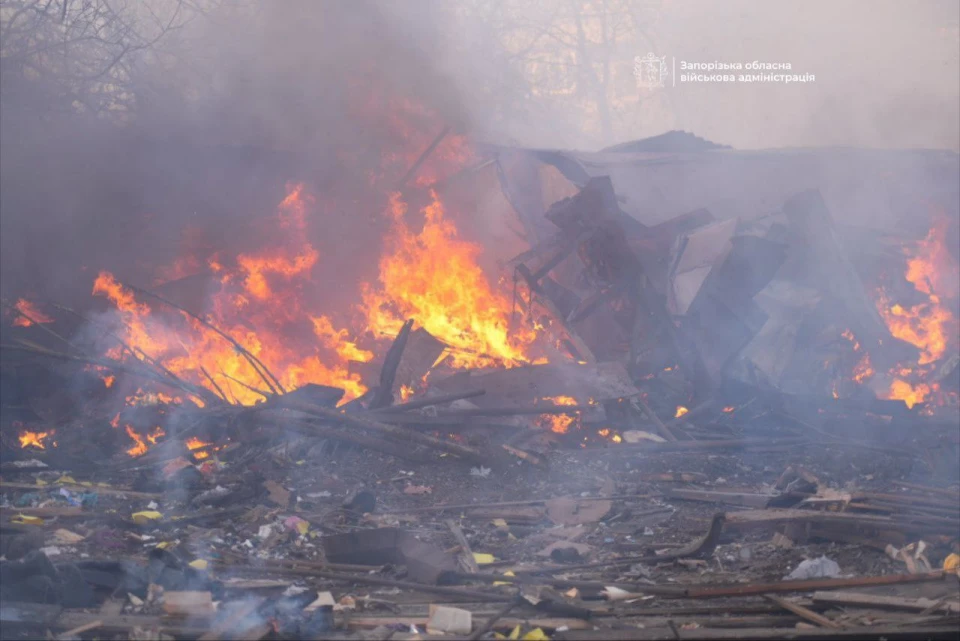 Наслідки ворожої атаки по цивільній інфраструктурі Запоріжжя