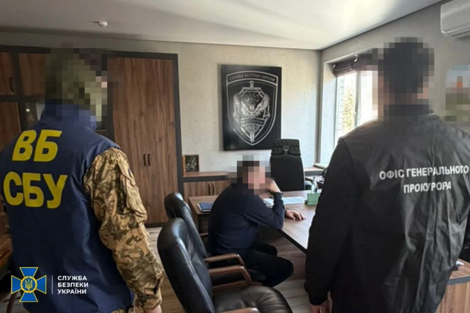 Заступника начальника СБУ на Рівненщині та топпосадовця столичного управління затримали за хабар у бурштиновій сфері