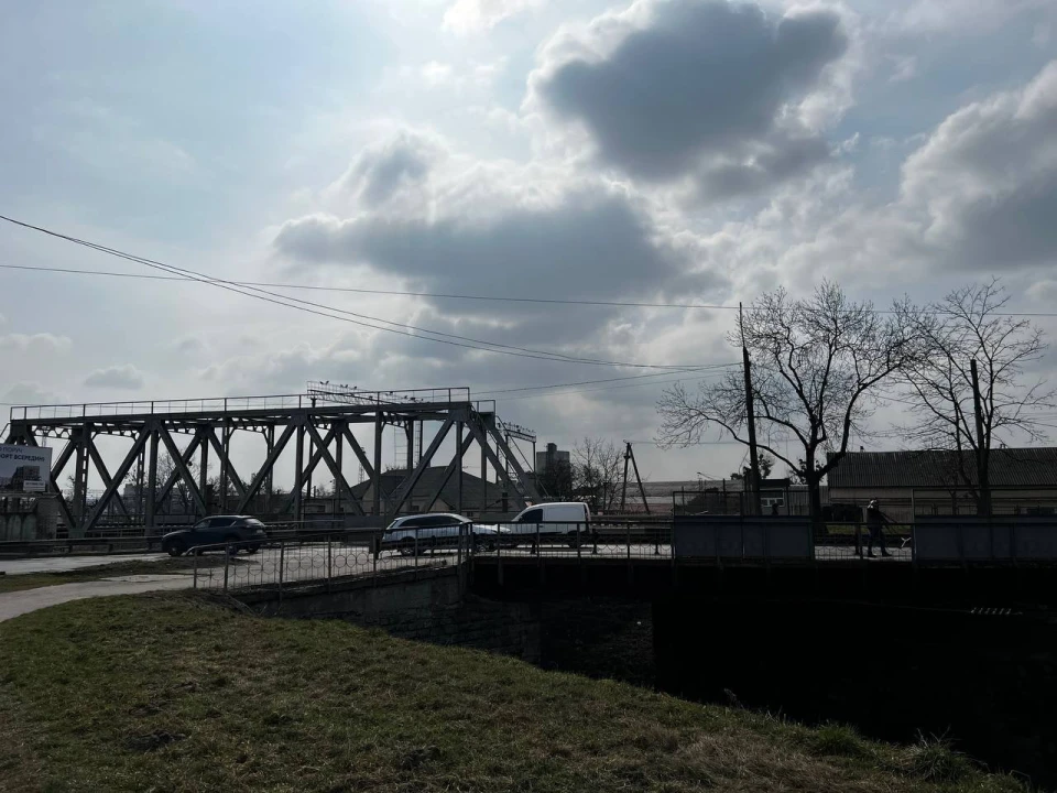 будівництво нового дублюючого моста на вулиці Ковча