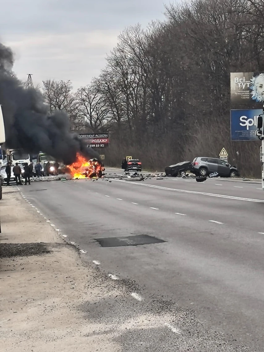 На трасі Львів – Київ біля Дублян сталася ДТП з постраждалими: рух паралізовано