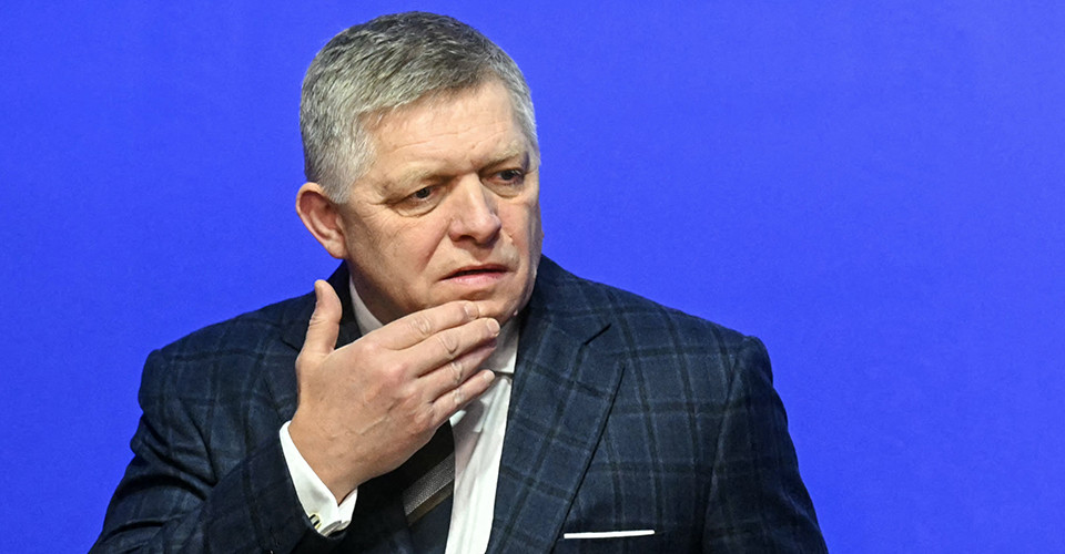 Фіцо заявив, що Литва і Латвія не пропустять його літак до РФ 9 травня