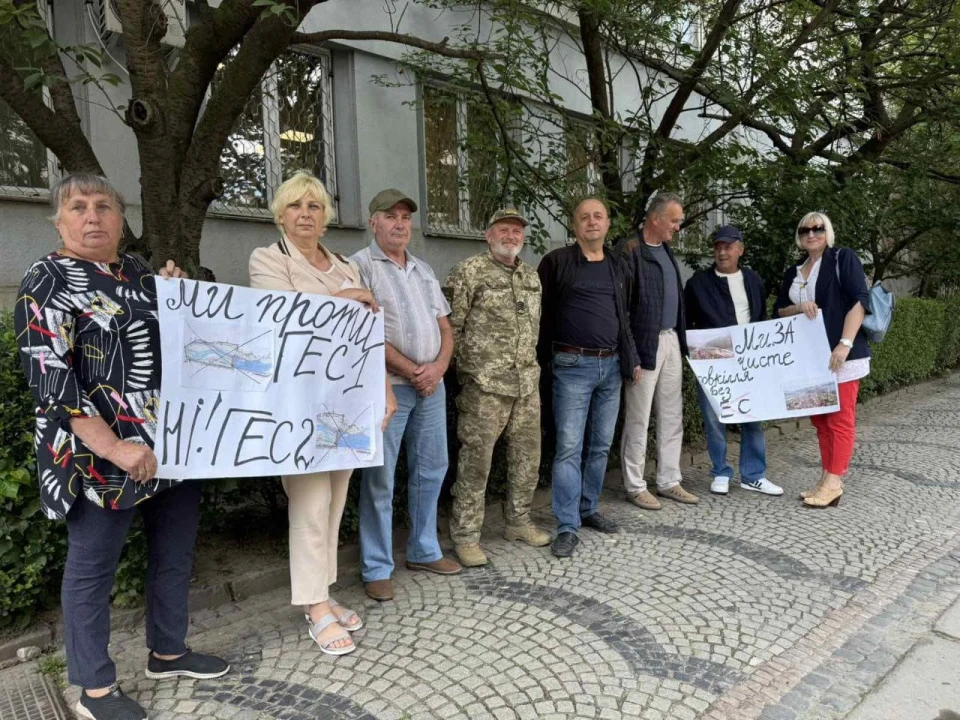 жителі громади Калин