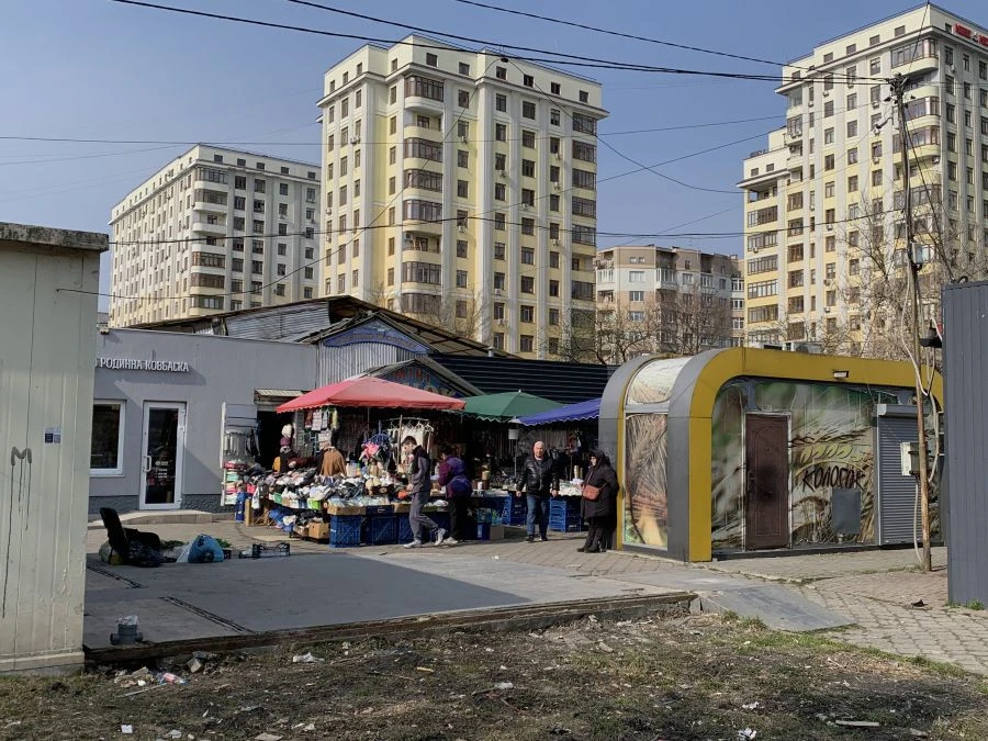 Мініринок на проспекті Чорновола