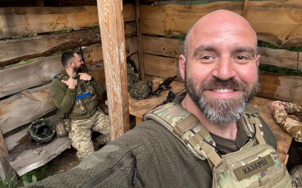 Павло Казарін з побратимами