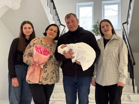 У Львові 46-річна дружина священника народила сьому доньку