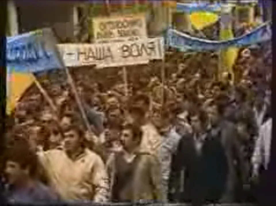 Протести 1 травня 1989 року у Львові з українським прапором
