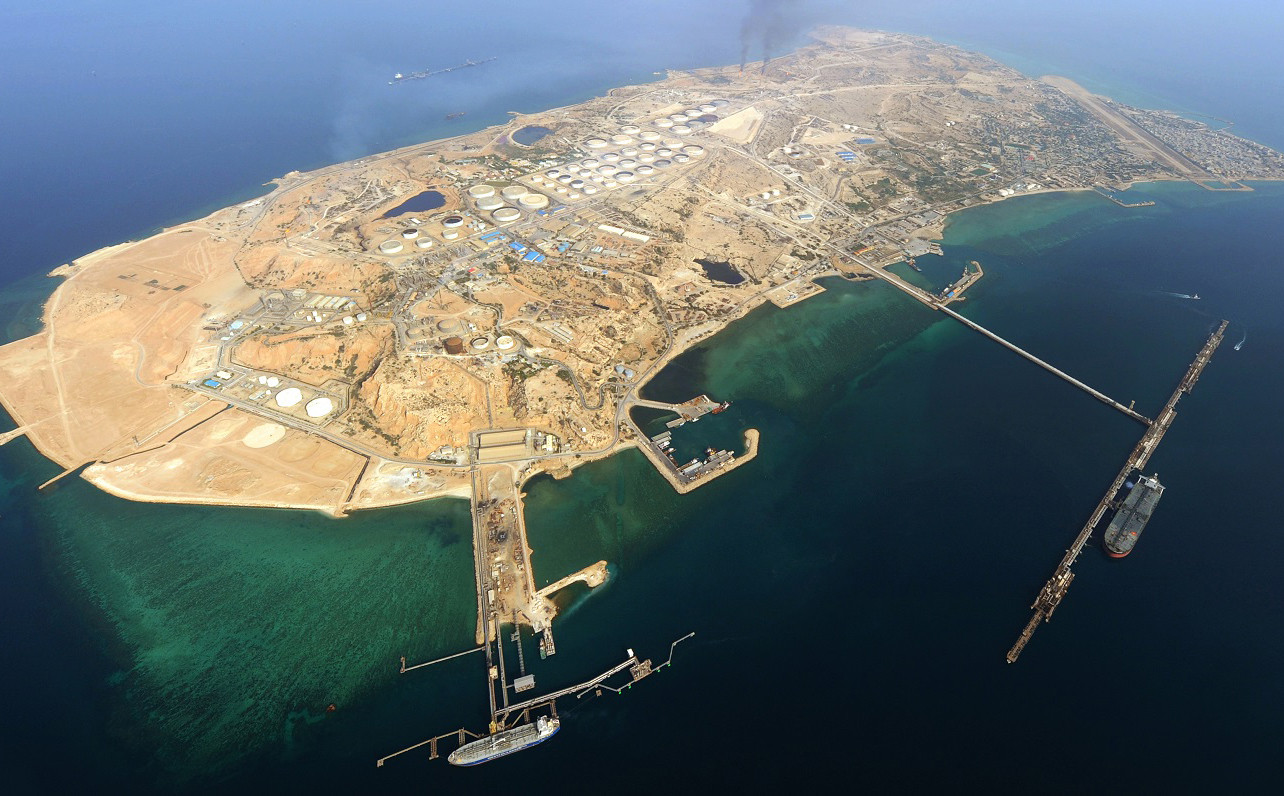 США завдали "десятків" ударів по острову Харк у Перській затоці