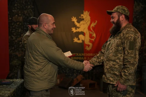 Вручення ордену "За мужність" ІІІ ступеня воїну Миколі Бороді з 24-ї ОМБр
