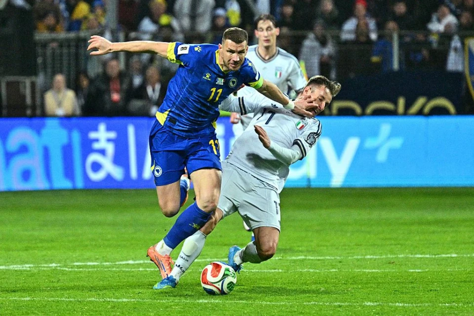 Едін Джеко та Мойзе Кін (праворуч), Боснія і Герцеговина - Італія