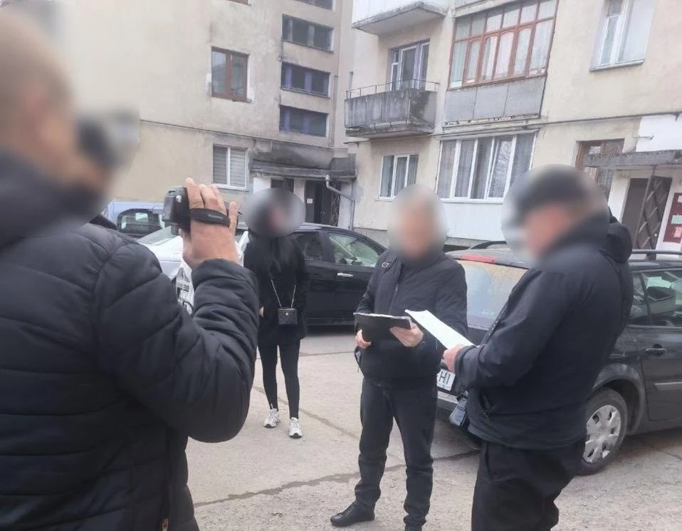На Прикарпатті чоловік ошукав матір загиблого військовослужбовця й привласнив 220 тис. грн виплат